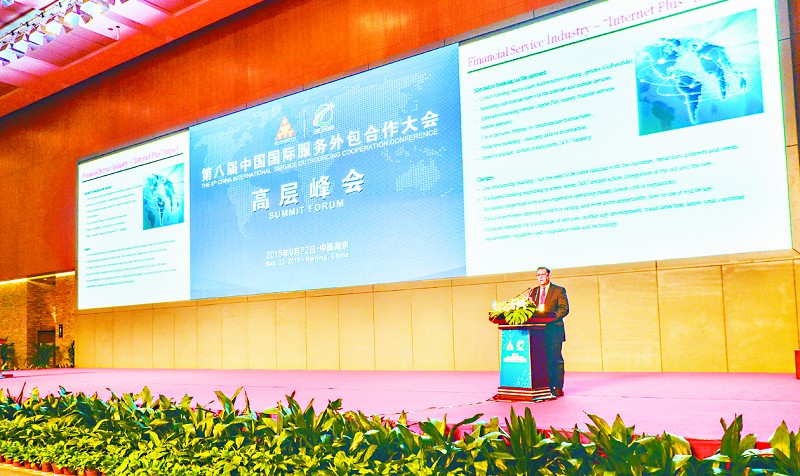 “我们对服务外包企业是保姆式服务,有求必应、有问必答。只要企业有问题反映到我们这里来了,都要努力帮他们解决。”“不少服务外包的高端人才都是从海外留学回来,或者本身并不是南京人,对南京的情况并不熟悉,我们要设身处地替他们着想,让他们在这里安心创业。”