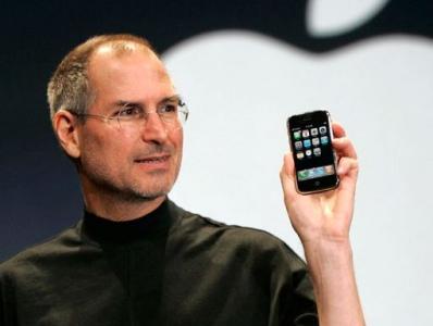 苹果CEO史蒂夫·乔布斯(Steve Jobs)发布iPhone