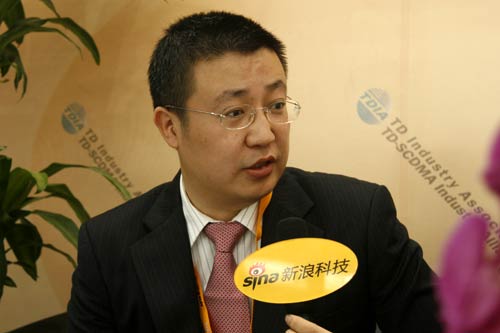 鞠明访谈照