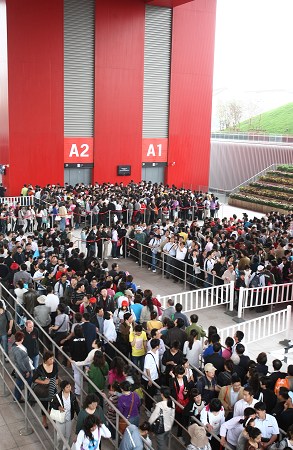 上海世博园客流首次突破30万(图)