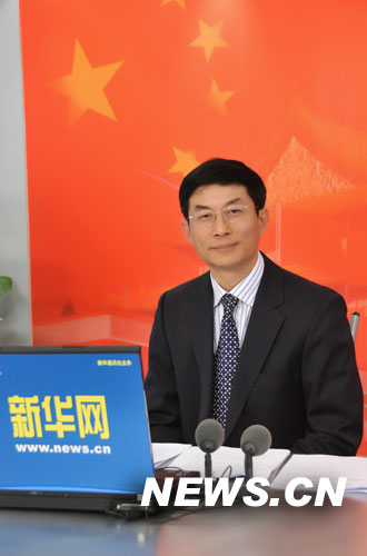 2010年4月14日14：00，新华网“新世纪的网络媒体”系列访谈第一场将邀请国务院新闻办互联网新闻研究中心主任、网络局副局长刘正荣做客访谈间，畅谈“互联网发展与网络媒体的作用”。图为国务院新闻办互联网新闻研究中心主任刘正荣。新华网 陈杰摄