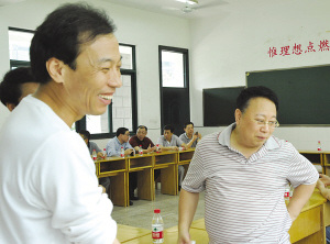 科技时代_唐骏低调回乡现身常州同学会 幽默回应学历事件