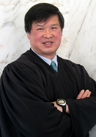 陈卓光法官