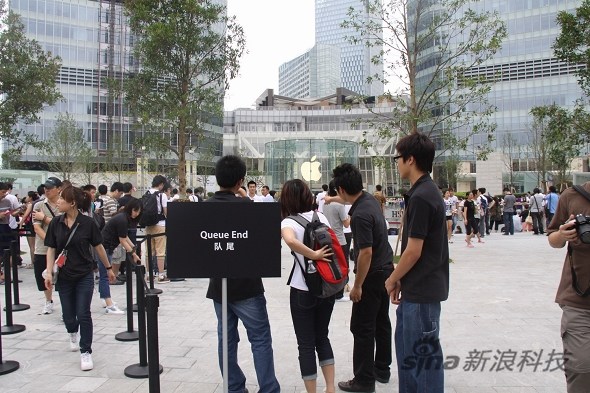 这是排队的队尾,可以说是里三圈,外三圈 这是排队的队尾,可以说是里三圈,外三圈