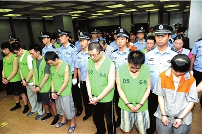 倒卖公民信息的被告人听判。本报记者蒲东峰摄