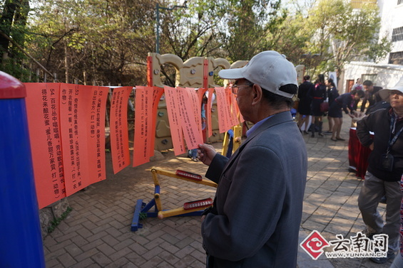 健康知识灯谜竞猜吸引很多市民参与