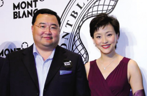 图为吴征和杨澜(左为吴征，新浪科技配图)