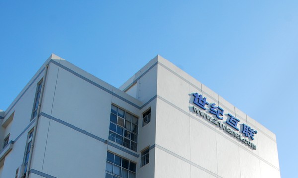 “中国拥有全球最多的互联网用户，可是与之匹配的数据中心总面积同欧美国家却存在几倍的差距。所以我们相信中国数据中心服务市场的巨大的需求缺口在未来几年还将继续存在。” 肖峰指出。