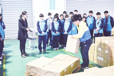 打造中职服务外包特色学校