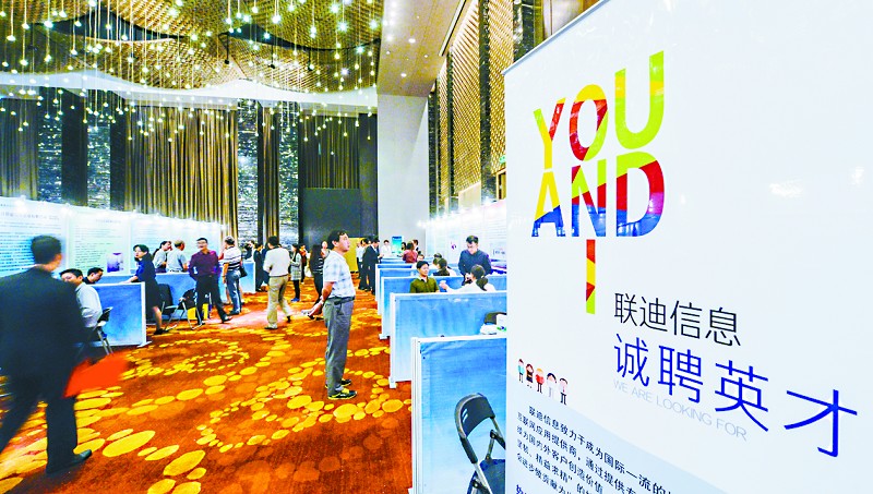 &ldquo;我们对服务外包企业是保姆式服务，有求必应、有问必答。只要企业有问题反映到我们这里来了，都要努力帮他们解决。&rdquo;&ldquo;不少服务外包的高端人才都是从海外留学回来，或者本身并不是南京人，对南京的情况并不熟悉，我们要设身处地替他们着想，让他们在这里安心创业。&rdquo;